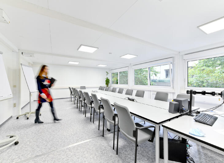 Besprechungsraum mit 19 Stühlen