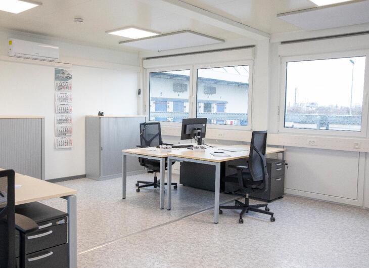 Bürocontainer mit Schreibtisch