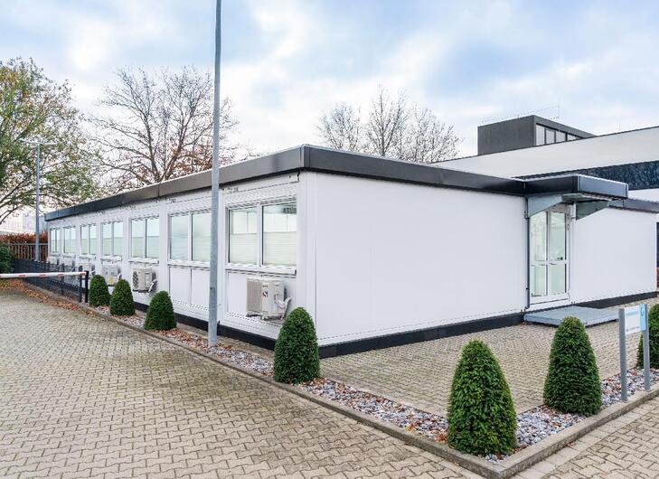 Bürocontaineranlage von Aussen