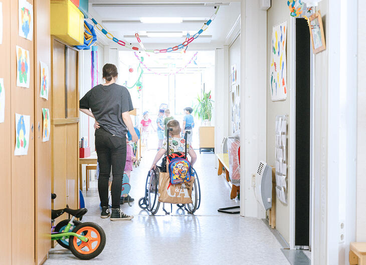Innenansicht Flurystem Schulcontainer barrierefrei - ELA Container