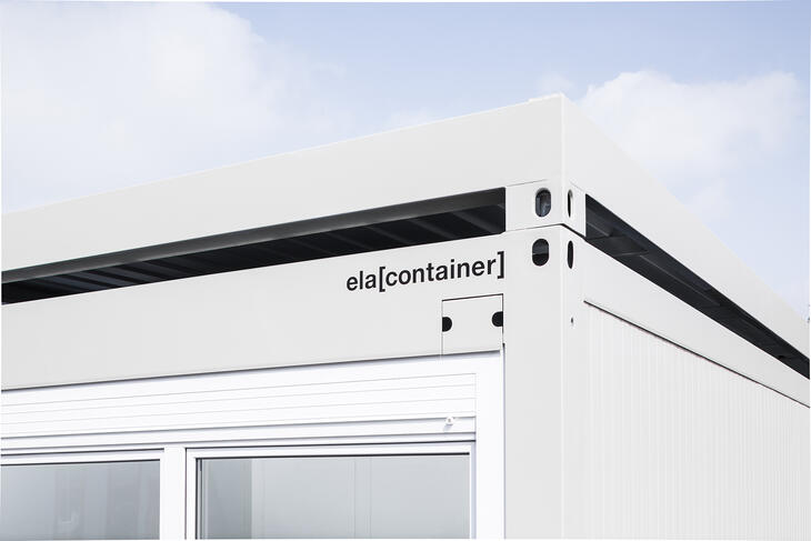 ELA Container - Sonnenzirkulationsdach hält den Innenraum kühl bei starker Sonneneinstrahlung