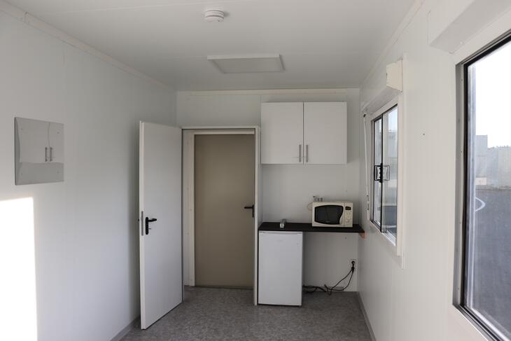 Gebrauchter Bürocontainer mit Küchenzeile