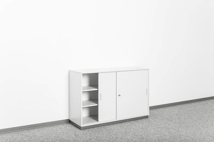 Kleiner Schrank für Umkleidecontainer