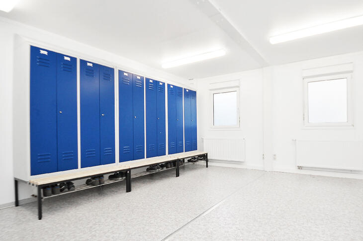 Umkleidecontainer mit Schränken