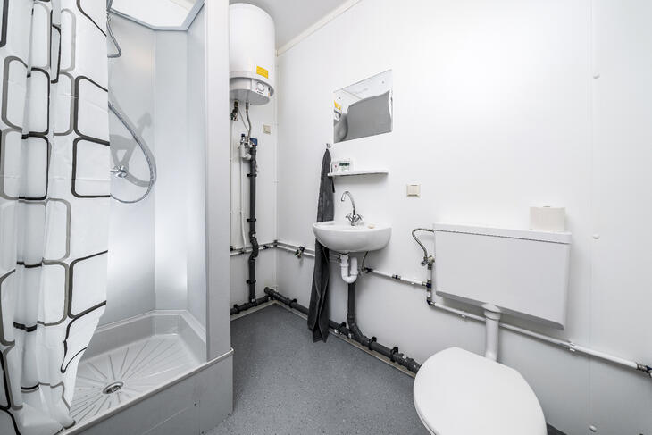 Wohncontainer mit Dusche und Toilette