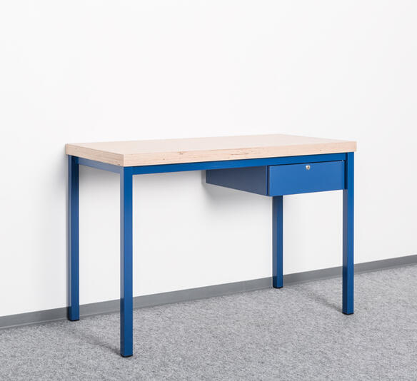 Tisch-an-der-Wand-mit-blauem-gestell-und-Buche-Tischplatte