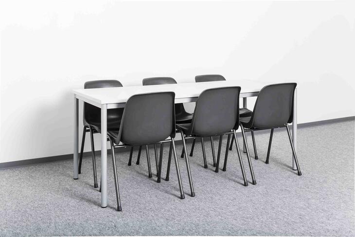 Tisch und Stühle Tisch und Stühle