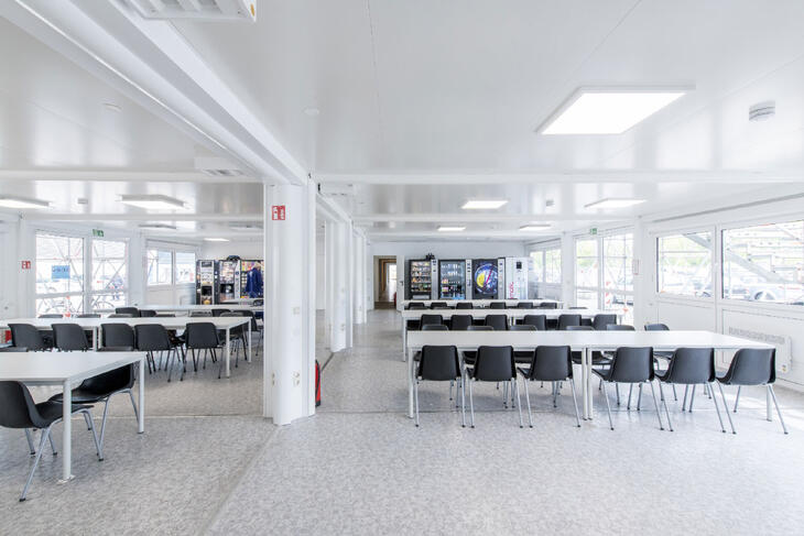 Aufenthaltscontainer Innenansicht einer Kantine