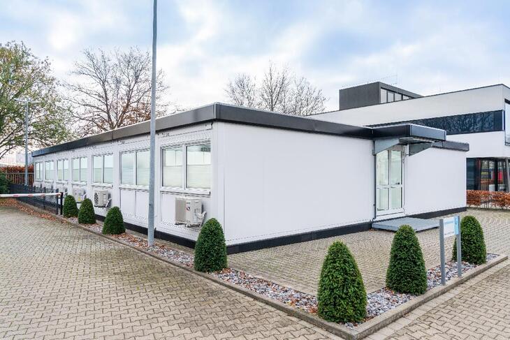 Bürocontaineranlage von Aussen
