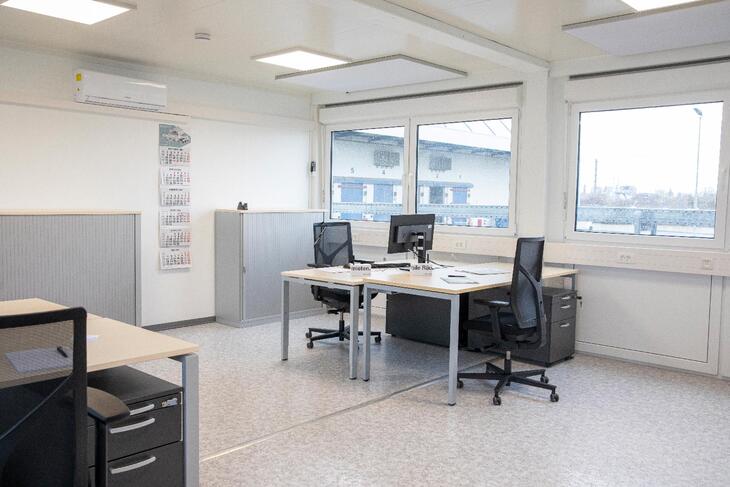 Bürocontainer mit Schreibtisch