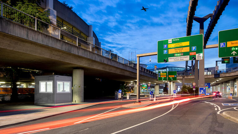 Raumcontainer Flughafen Düsseldorf Terminalzufahrt